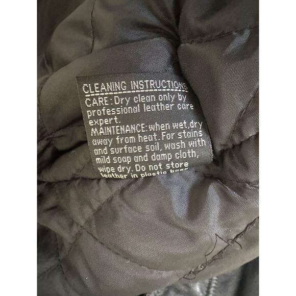 Property vintage black leather bomber jacket from the 1990s with a Size M - Picture 10 of 14